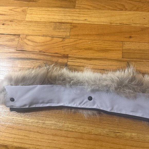 Canada Goose Parka - Picture 13 of 16